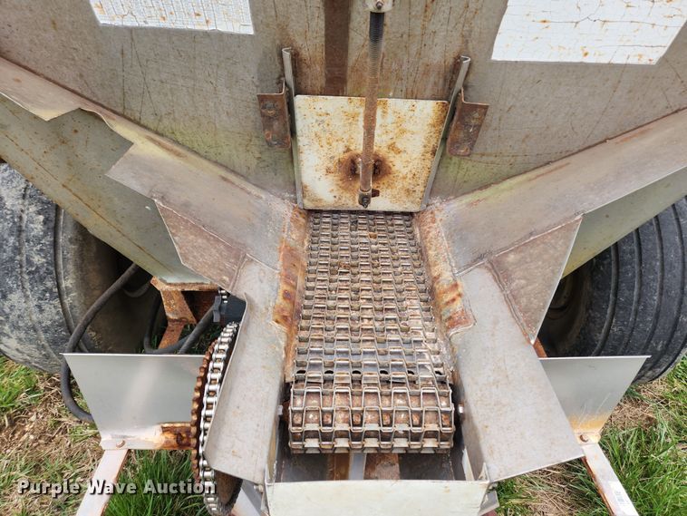 image for item JB9500 Tyler  fertilizer spreader