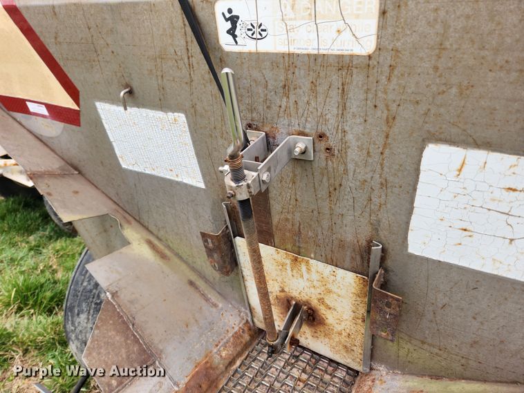 image for item JB9500 Tyler  fertilizer spreader