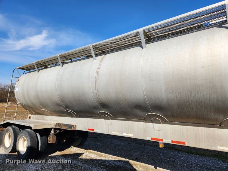 image for item JB9607 1993 Ledwell LW38AA  feed delivery trailer