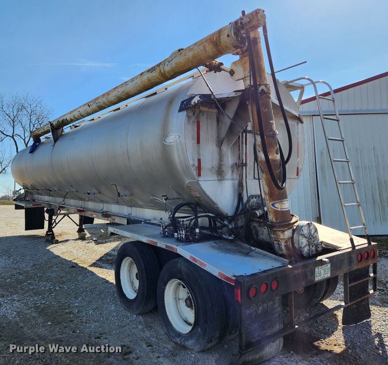 image for item JB9607 1993 Ledwell LW38AA  feed delivery trailer