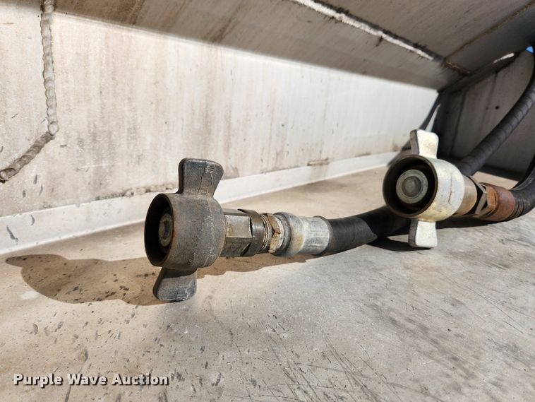 image for item JB9607 1993 Ledwell LW38AA  feed delivery trailer