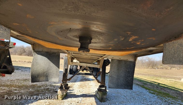 image for item JB9607 1993 Ledwell LW38AA  feed delivery trailer