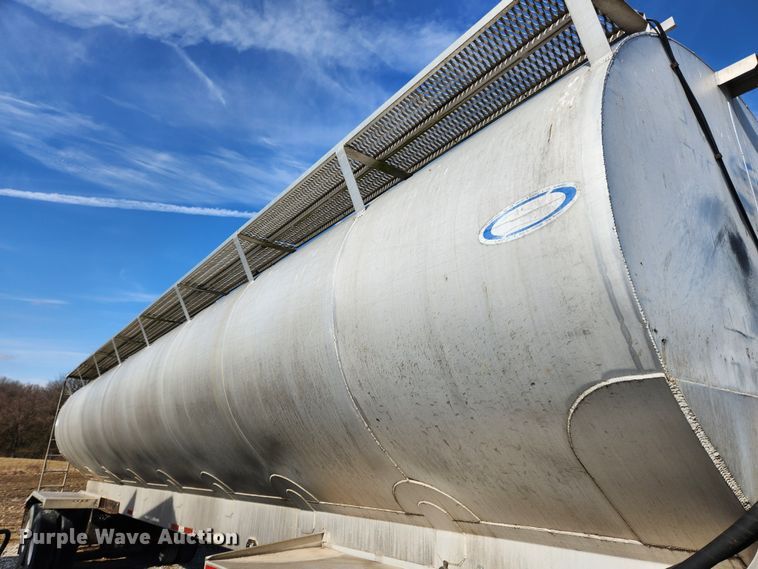 image for item JB9607 1993 Ledwell LW38AA  feed delivery trailer