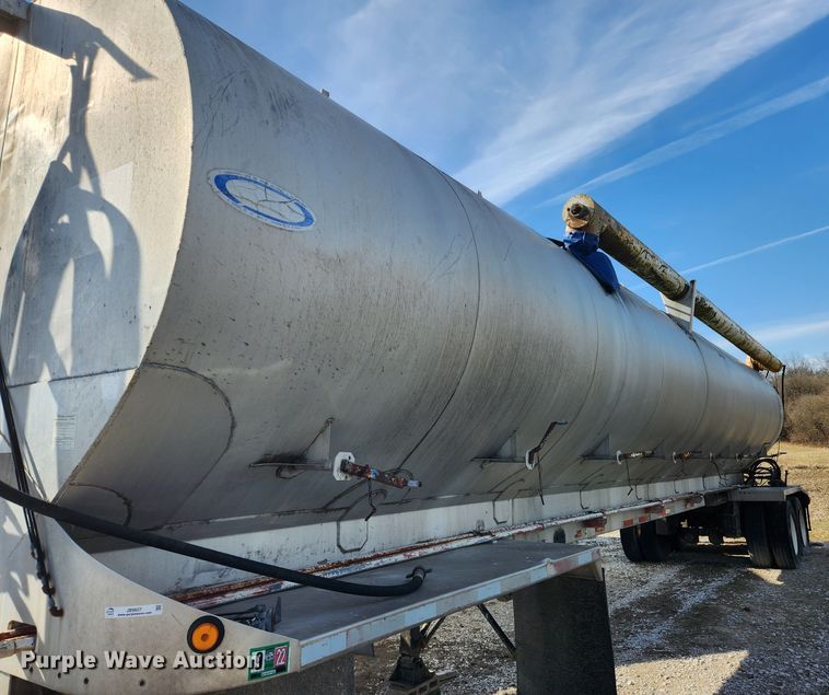 image for item JB9607 1993 Ledwell LW38AA  feed delivery trailer