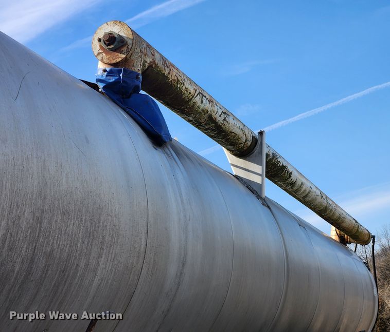 image for item JB9607 1993 Ledwell LW38AA  feed delivery trailer