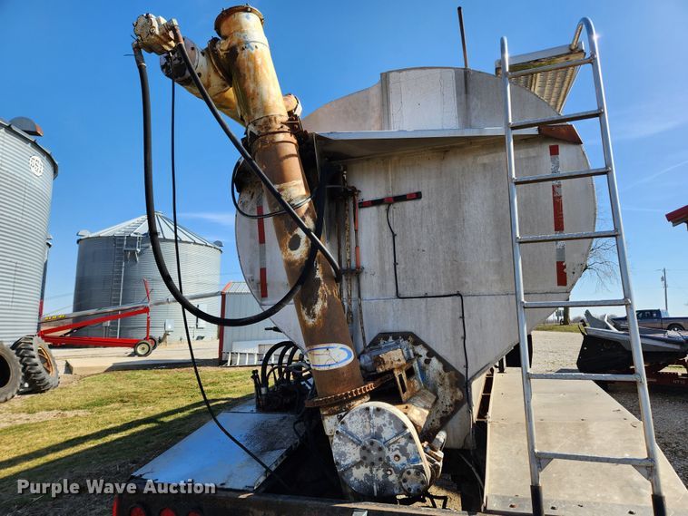 image for item JB9607 1993 Ledwell LW38AA  feed delivery trailer