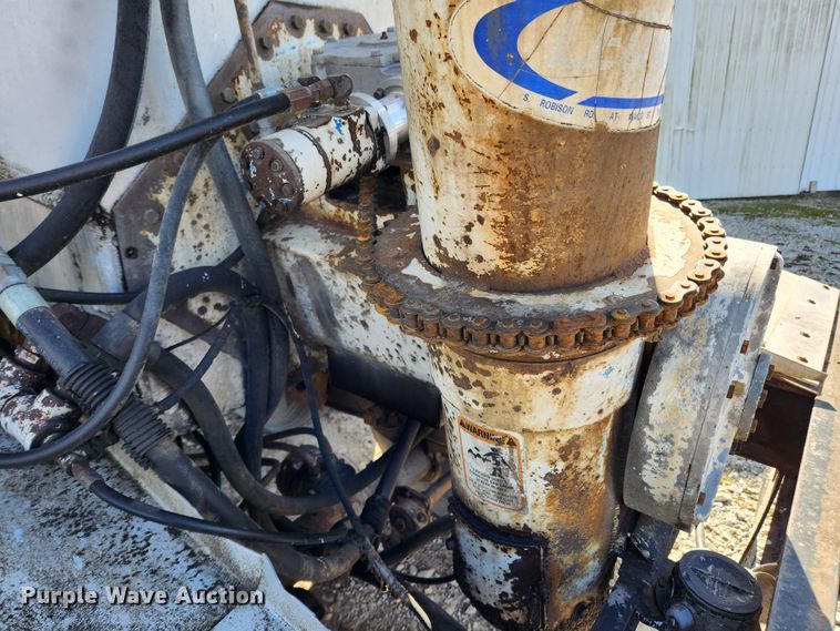 image for item JB9607 1993 Ledwell LW38AA  feed delivery trailer