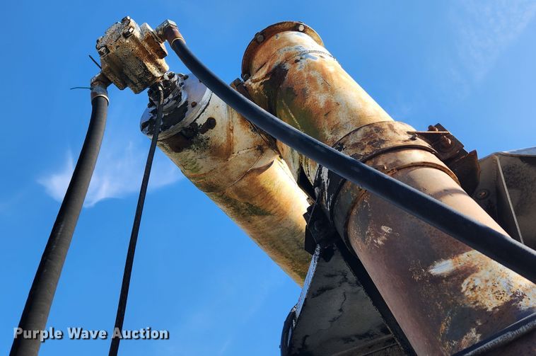 image for item JB9607 1993 Ledwell LW38AA  feed delivery trailer