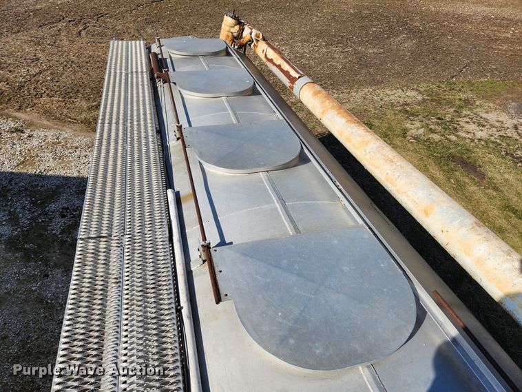 image for item JB9607 1993 Ledwell LW38AA  feed delivery trailer