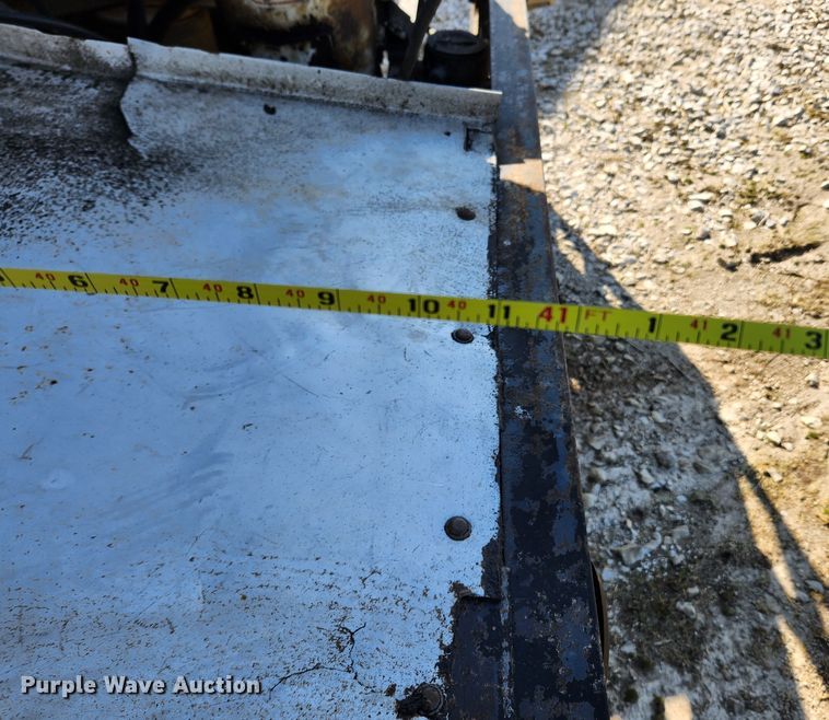 image for item JB9607 1993 Ledwell LW38AA  feed delivery trailer