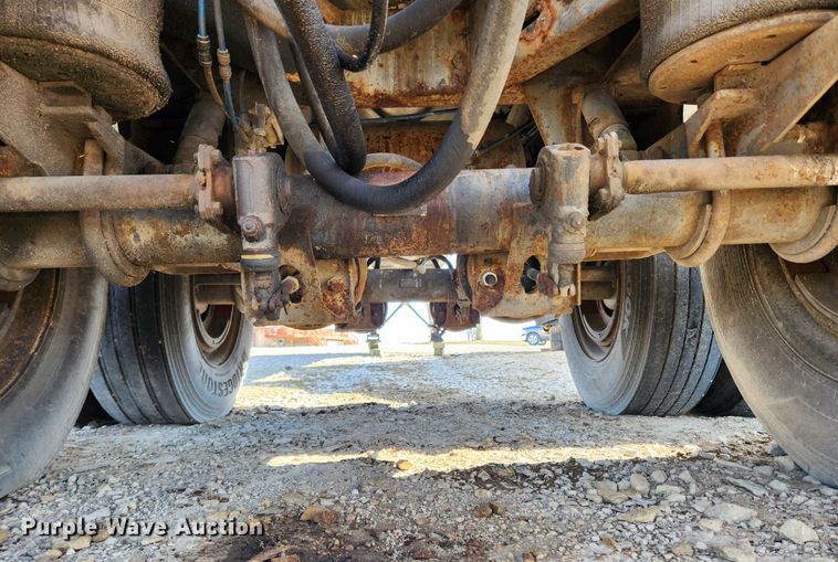 image for item JB9607 1993 Ledwell LW38AA  feed delivery trailer