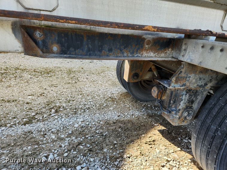 image for item JB9607 1993 Ledwell LW38AA  feed delivery trailer