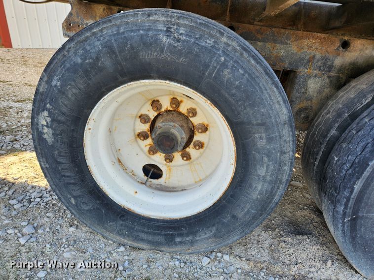 image for item JB9607 1993 Ledwell LW38AA  feed delivery trailer