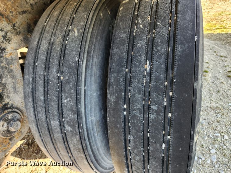 image for item JB9607 1993 Ledwell LW38AA  feed delivery trailer