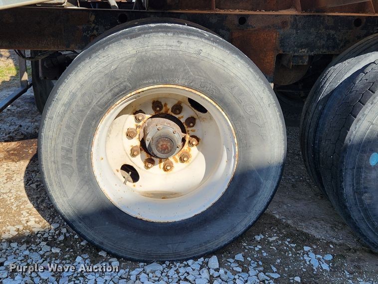 image for item JB9607 1993 Ledwell LW38AA  feed delivery trailer