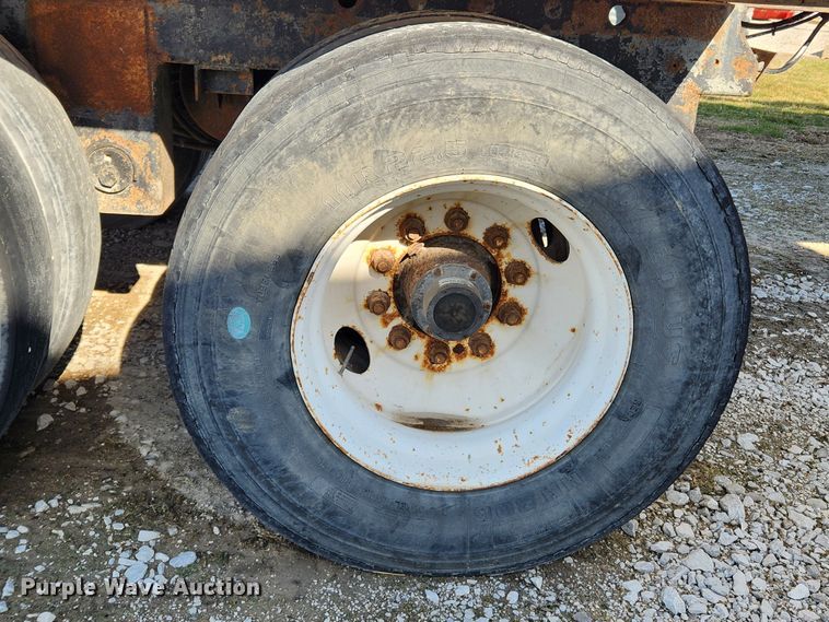 image for item JB9607 1993 Ledwell LW38AA  feed delivery trailer