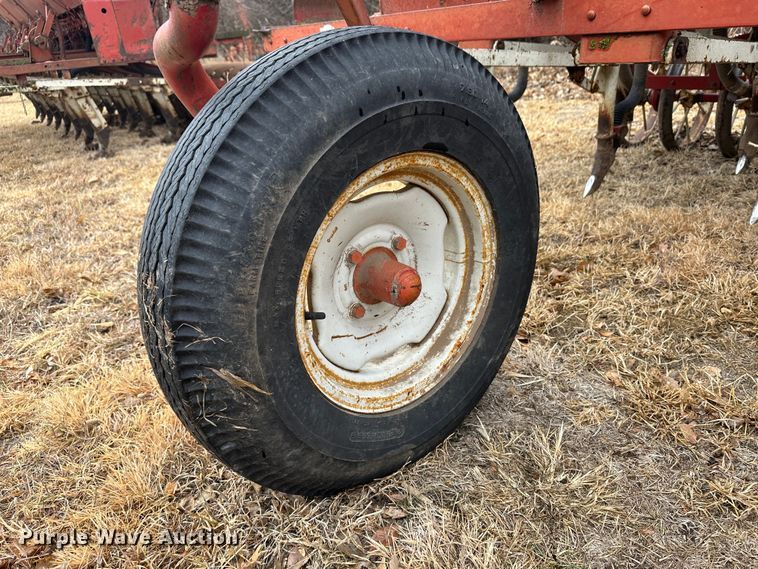 image for item JD9641 International 150  grain drill