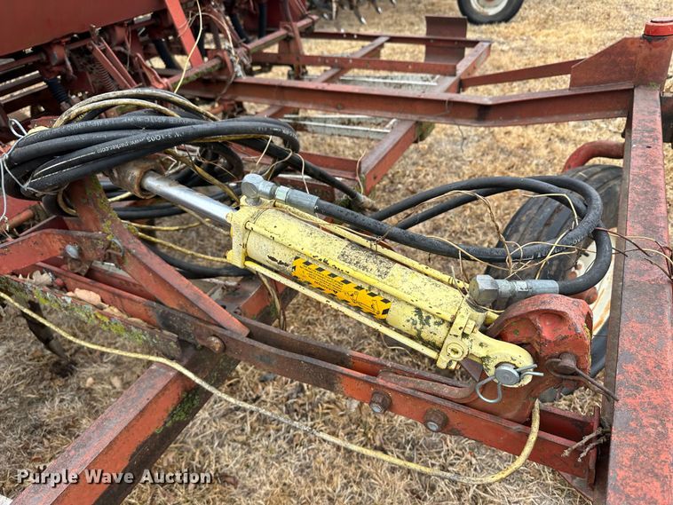 image for item JD9641 International 150  grain drill