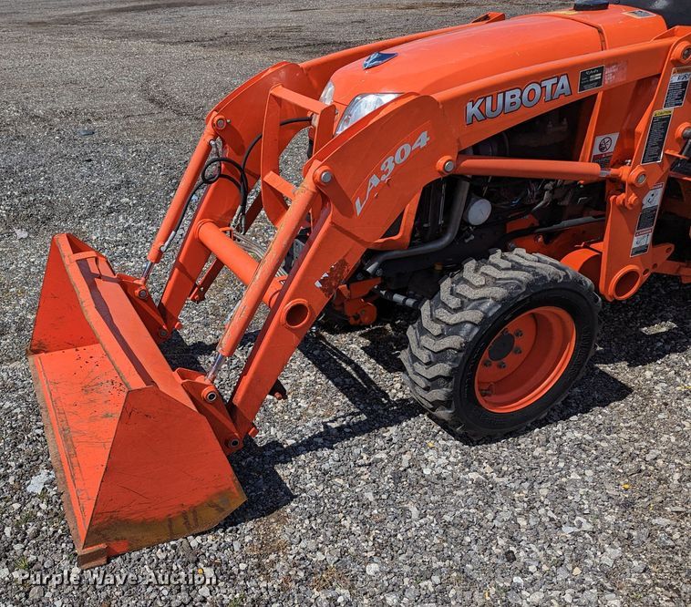 image for item KB9531 Kubota B2320D  MFWD tractor