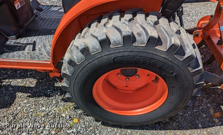 image for item KB9531 Kubota B2320D  MFWD tractor