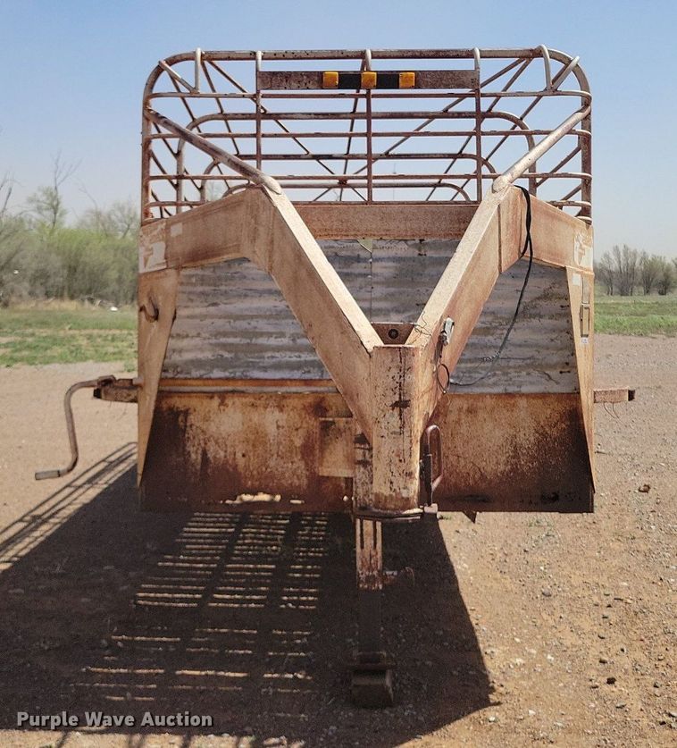 image for item KD9261 1983 Gooseneck 24X6  livestock trailer