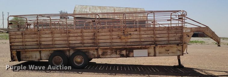 image for item KD9261 1983 Gooseneck 24X6  livestock trailer
