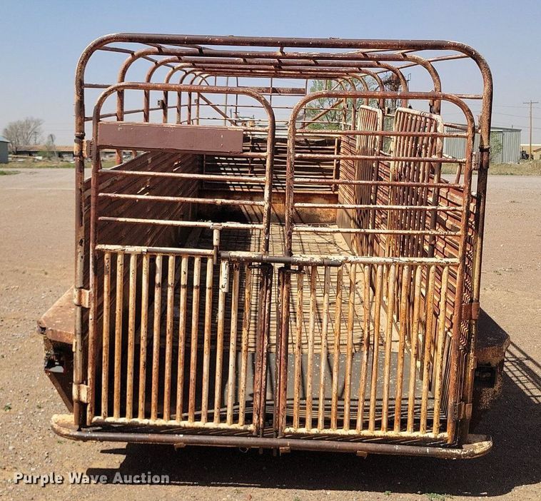 image for item KD9261 1983 Gooseneck 24X6  livestock trailer