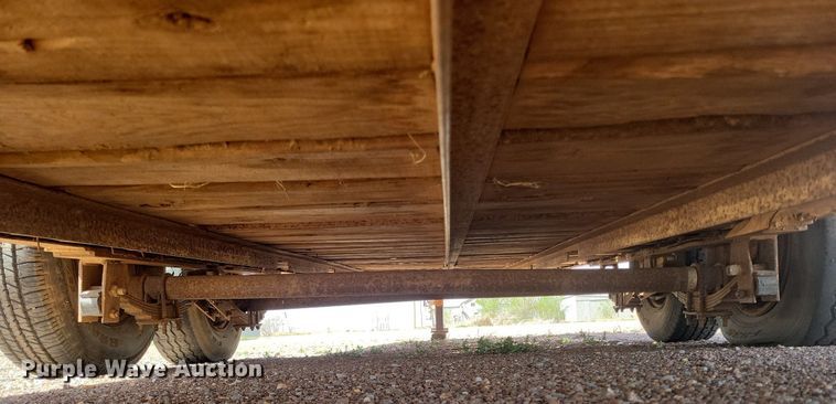 image for item KD9261 1983 Gooseneck 24X6  livestock trailer