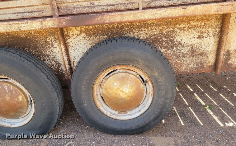 image for item KD9261 1983 Gooseneck 24X6  livestock trailer