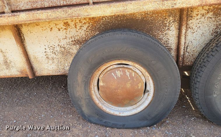 image for item KD9261 1983 Gooseneck 24X6  livestock trailer