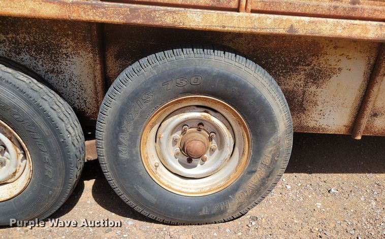 image for item KD9261 1983 Gooseneck 24X6  livestock trailer