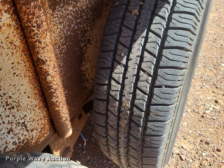 image for item KD9261 1983 Gooseneck 24X6  livestock trailer