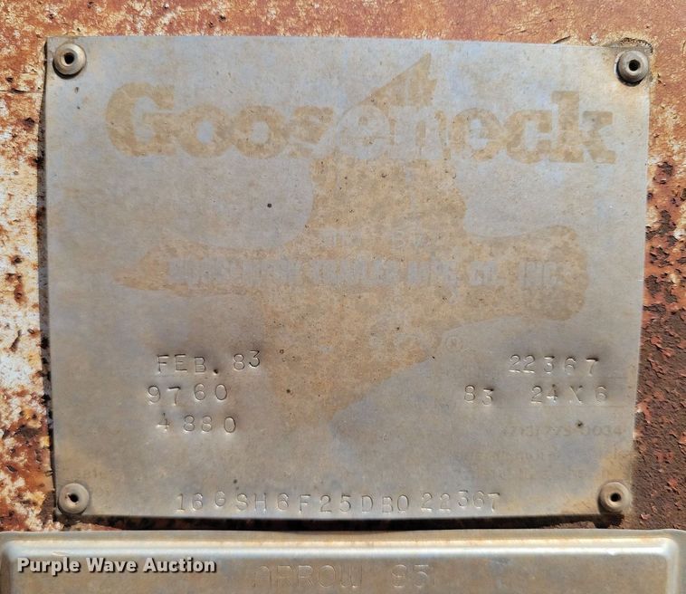 image for item KD9261 1983 Gooseneck 24X6  livestock trailer