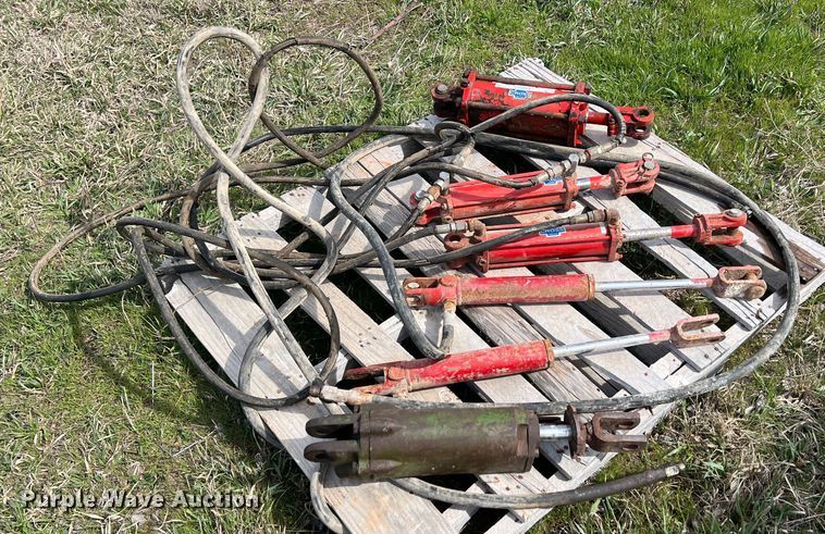 image for item KR9453 (6) hydraulic cylinders