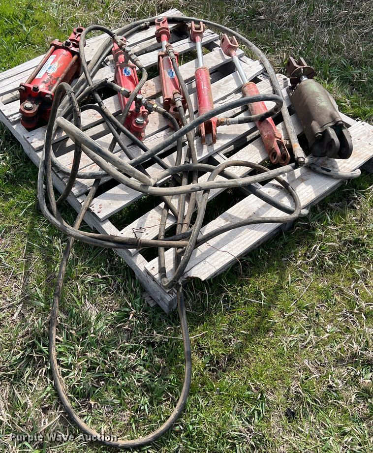 image for item KR9453 (6) hydraulic cylinders