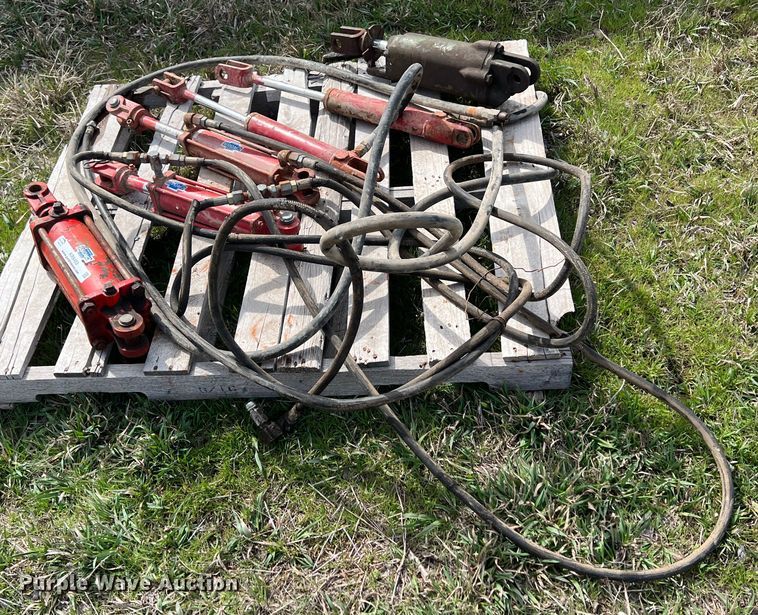 image for item KR9453 (6) hydraulic cylinders