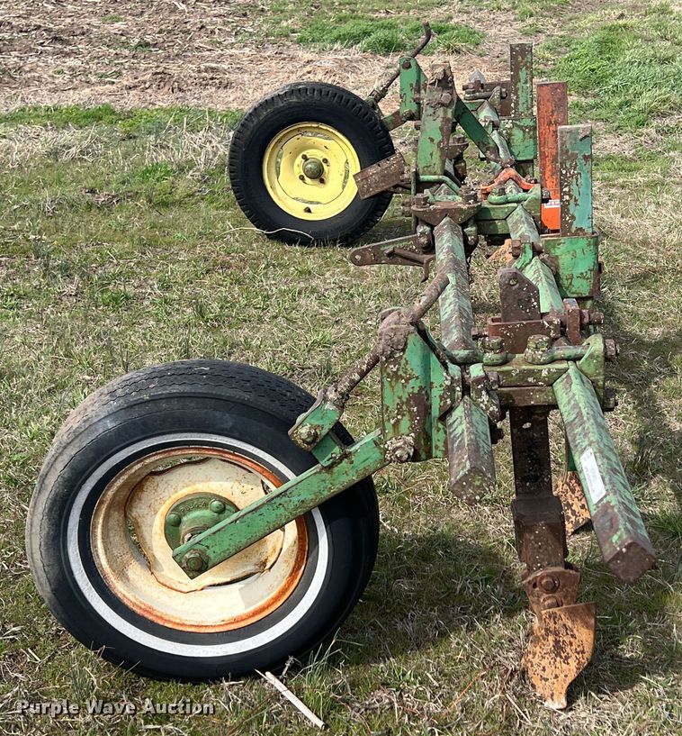 image for item KR9455 John Deere  plow