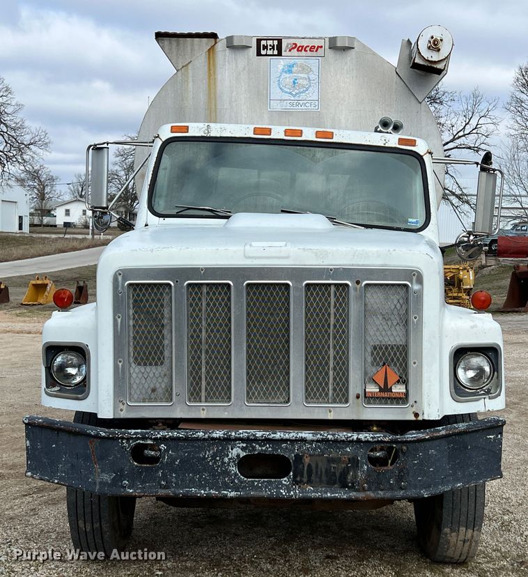 image for item KR9480 1988 International F2674  feed delivery truck