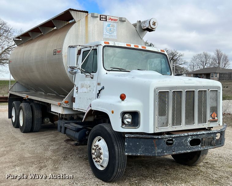 image for item KR9480 1988 International F2674  feed delivery truck