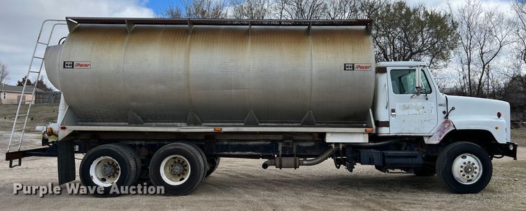 image for item KR9480 1988 International F2674  feed delivery truck