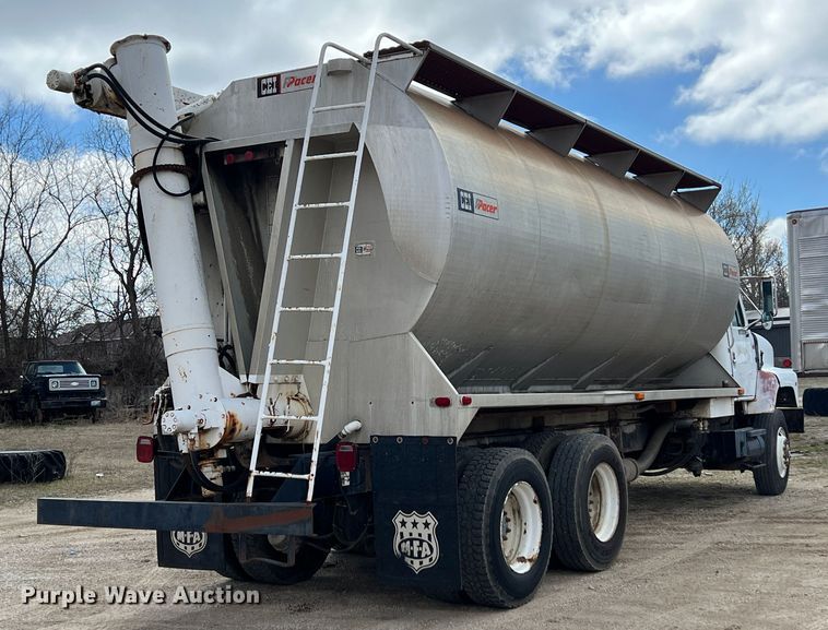 image for item KR9480 1988 International F2674  feed delivery truck