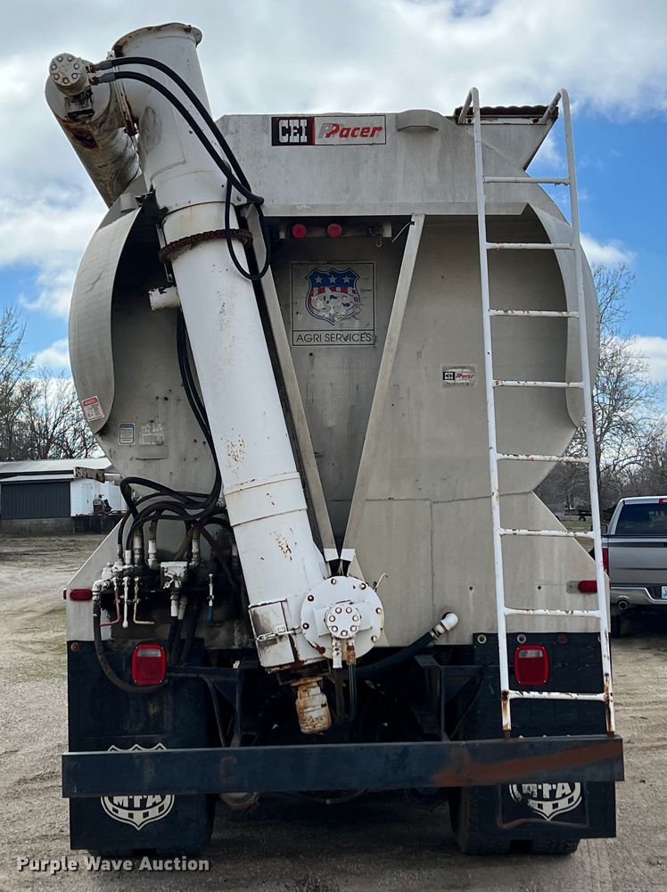 image for item KR9480 1988 International F2674  feed delivery truck