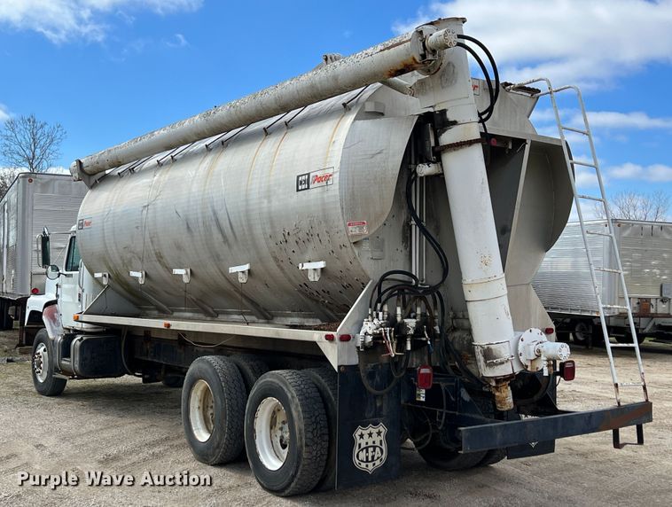 image for item KR9480 1988 International F2674  feed delivery truck