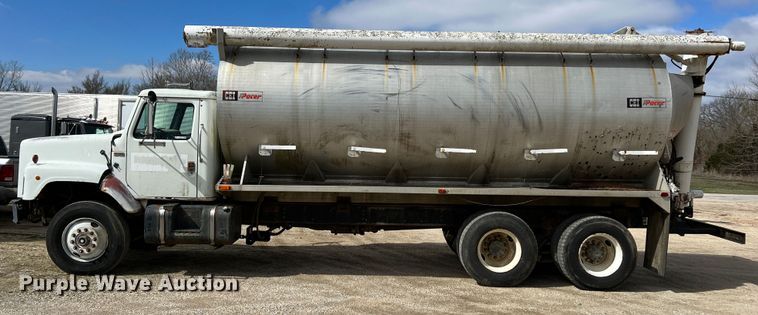 image for item KR9480 1988 International F2674  feed delivery truck