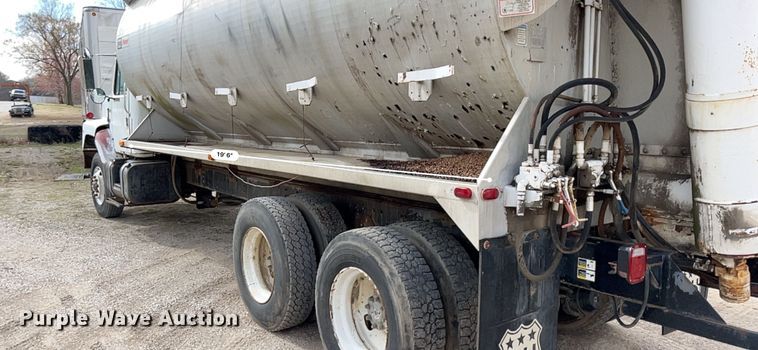 image for item KR9480 1988 International F2674  feed delivery truck