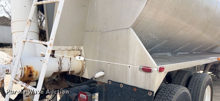 image for item KR9480 1988 International F2674  feed delivery truck