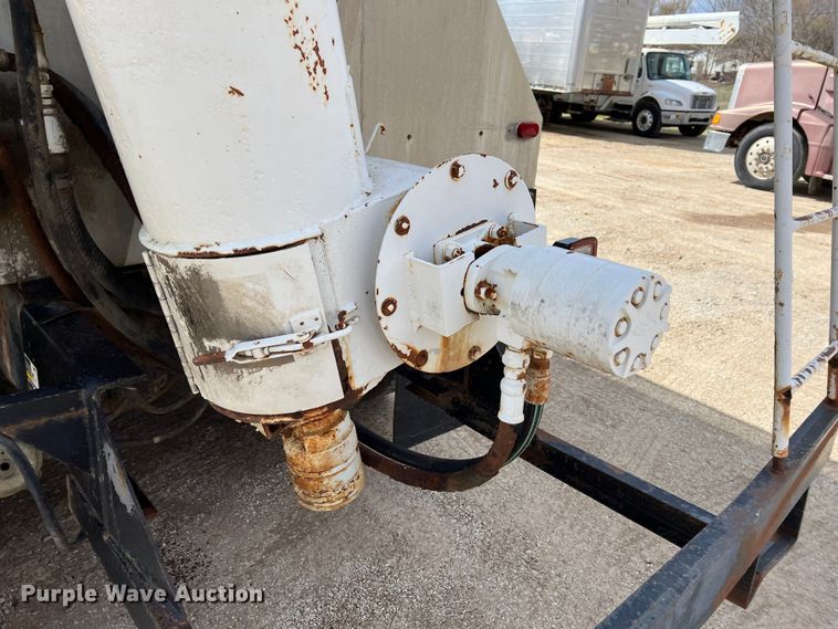 image for item KR9480 1988 International F2674  feed delivery truck