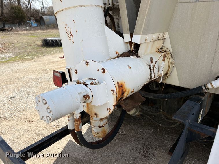 image for item KR9480 1988 International F2674  feed delivery truck