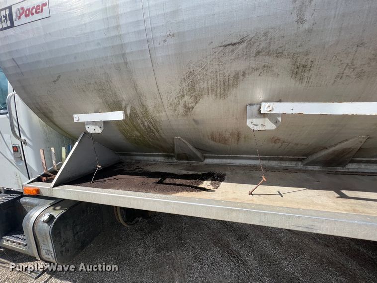 image for item KR9480 1988 International F2674  feed delivery truck