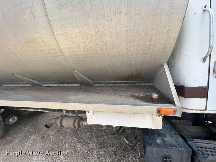 image for item KR9480 1988 International F2674  feed delivery truck